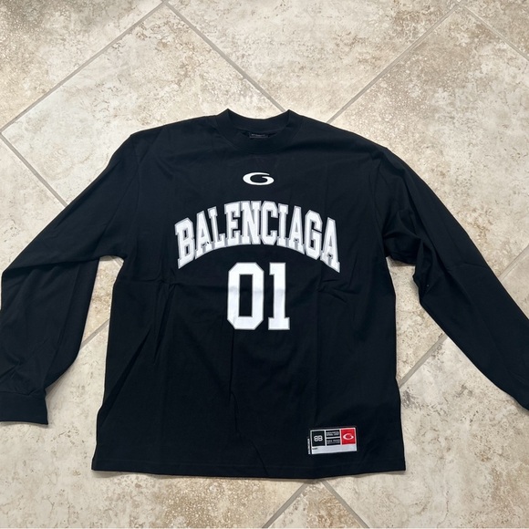 Balenciaga Other - Balenciaga Oversized 01 Jersey
Size L Black Long Sleeve